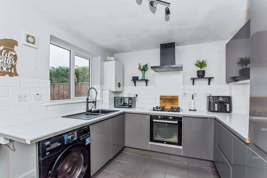 Property photo 3 of 16