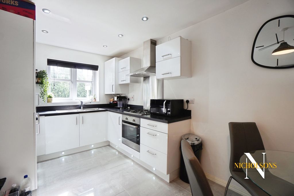 Property photo 3 of 13 4449936