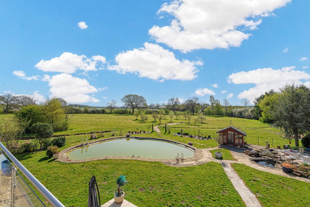 Property photo 2 of 39