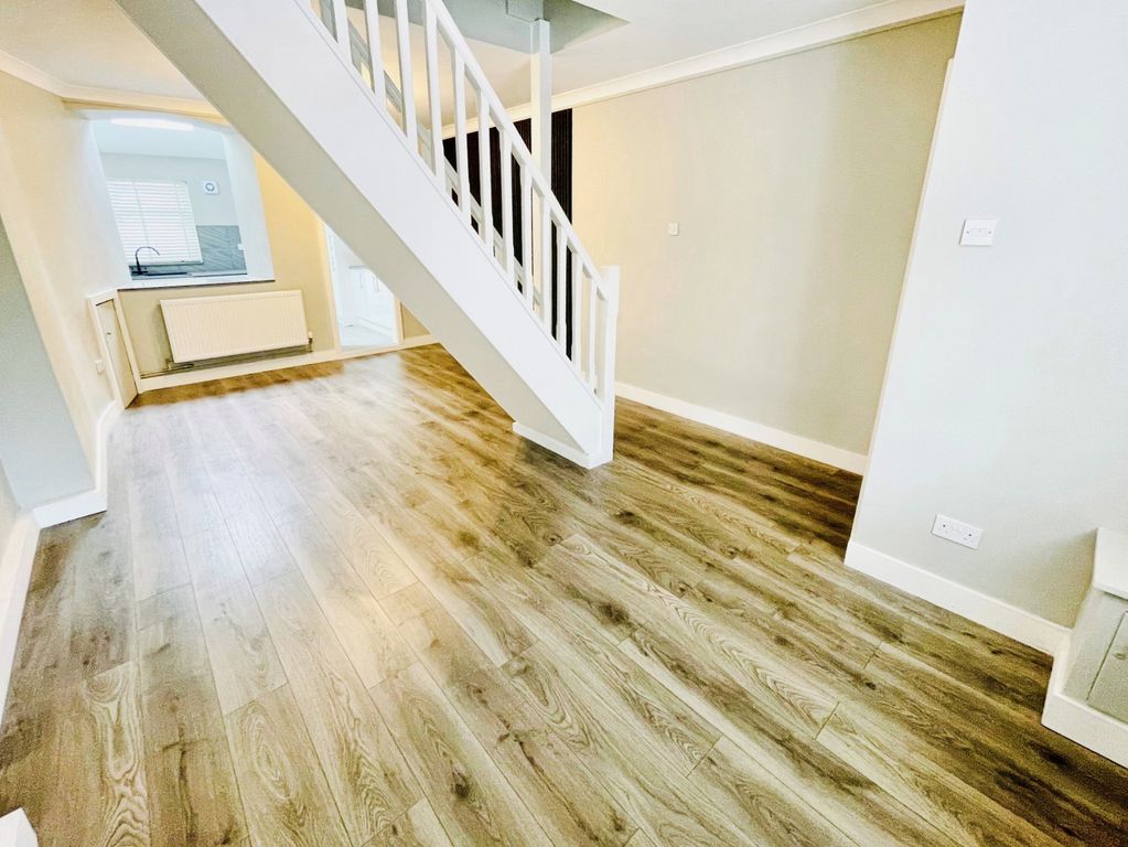 Property photo 2 of 10 Lounge