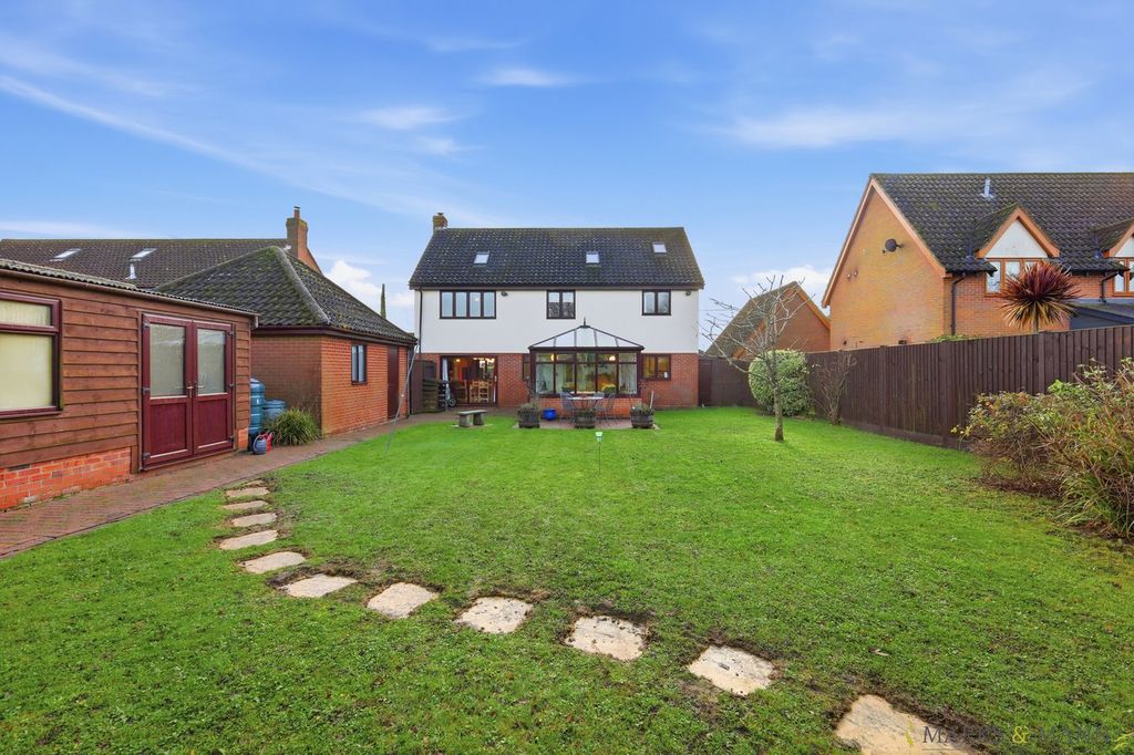 Property photo 3 of 34