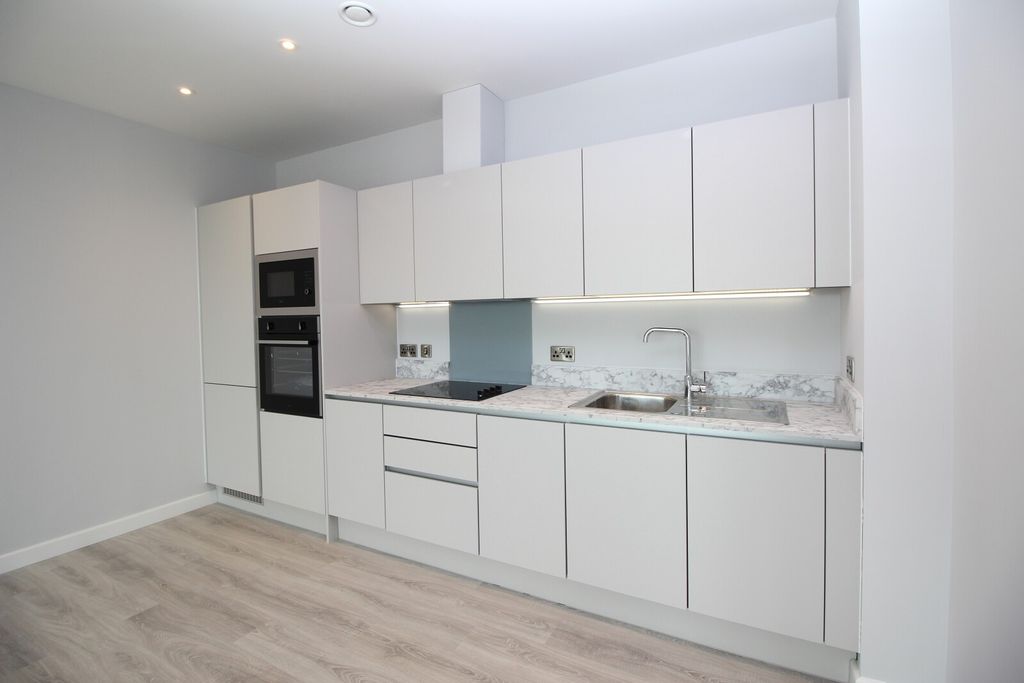 Property photo 3 of 8 Kitchen