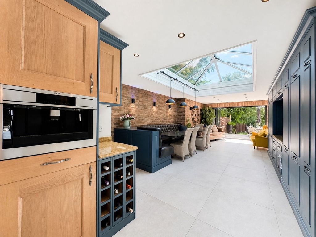 Property photo 2 of 52