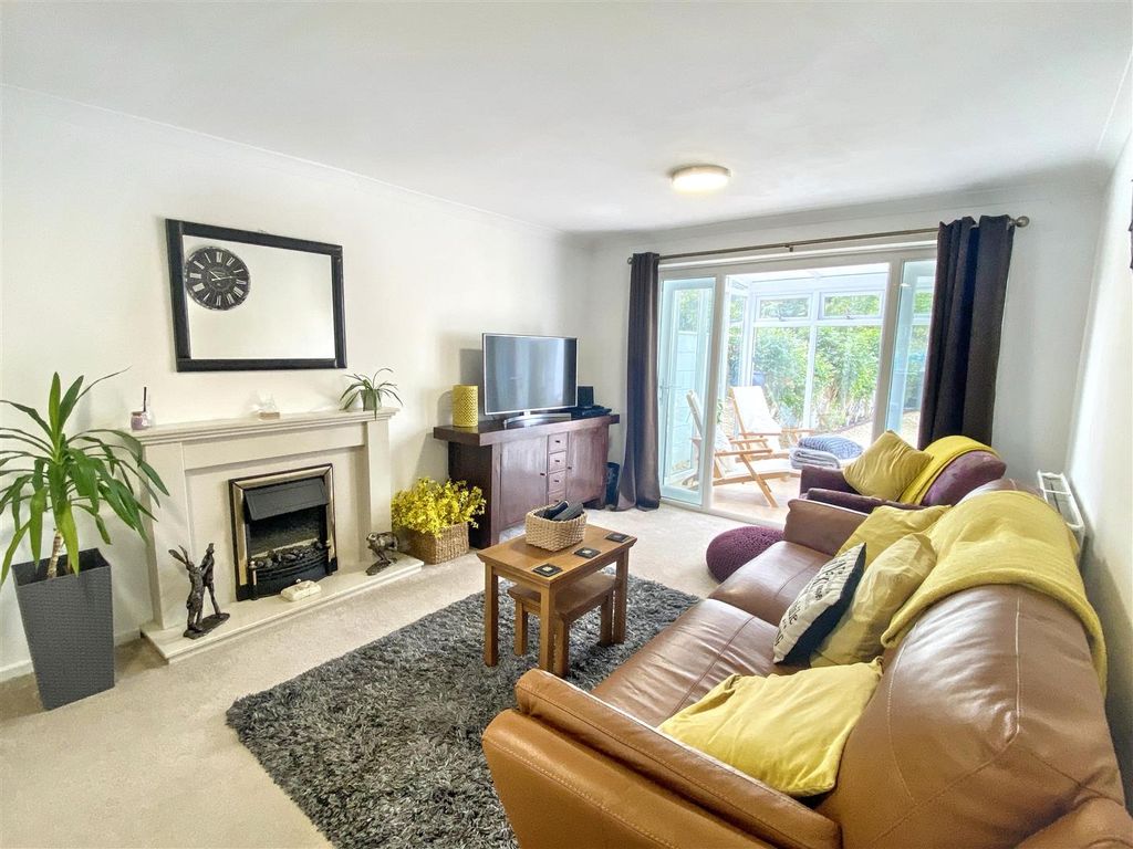 Property photo 2 of 11