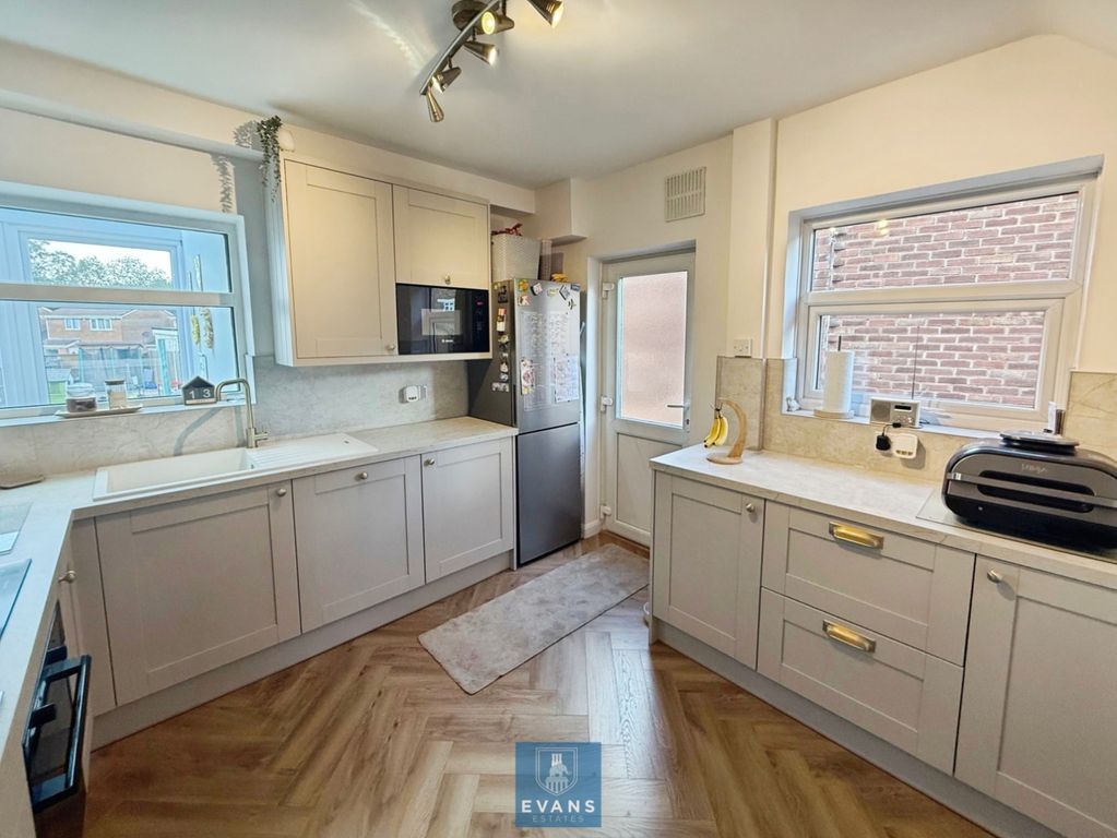 Property photo 3 of 16 Refitted Kitchen