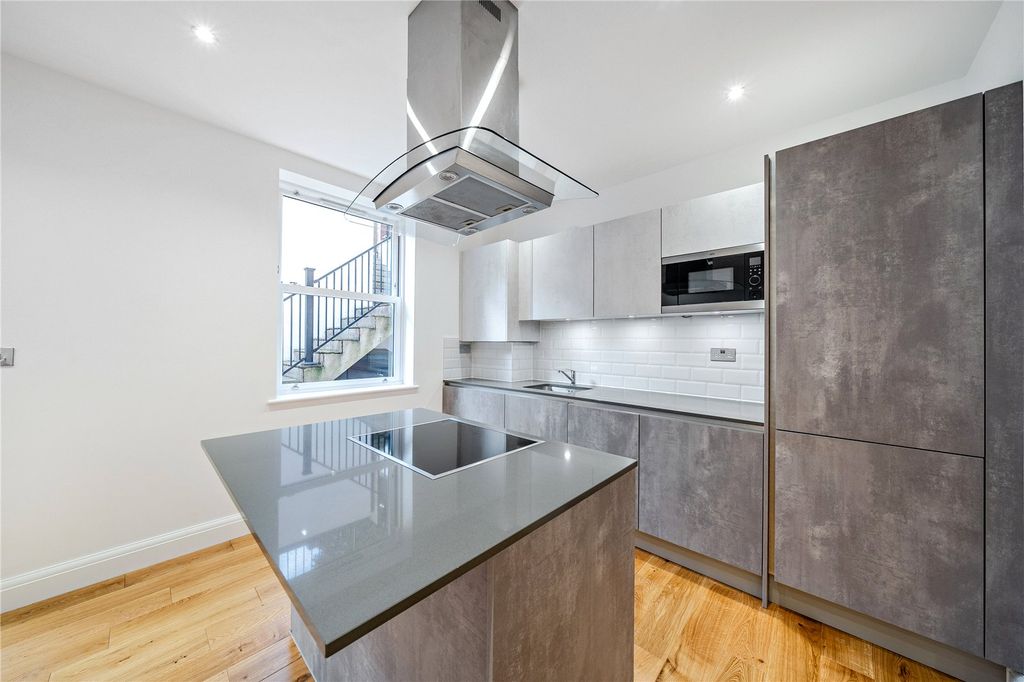 Property photo 3 of 19 Picture No. 05