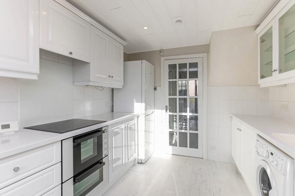 Property photo 3 of 22 Kitchen