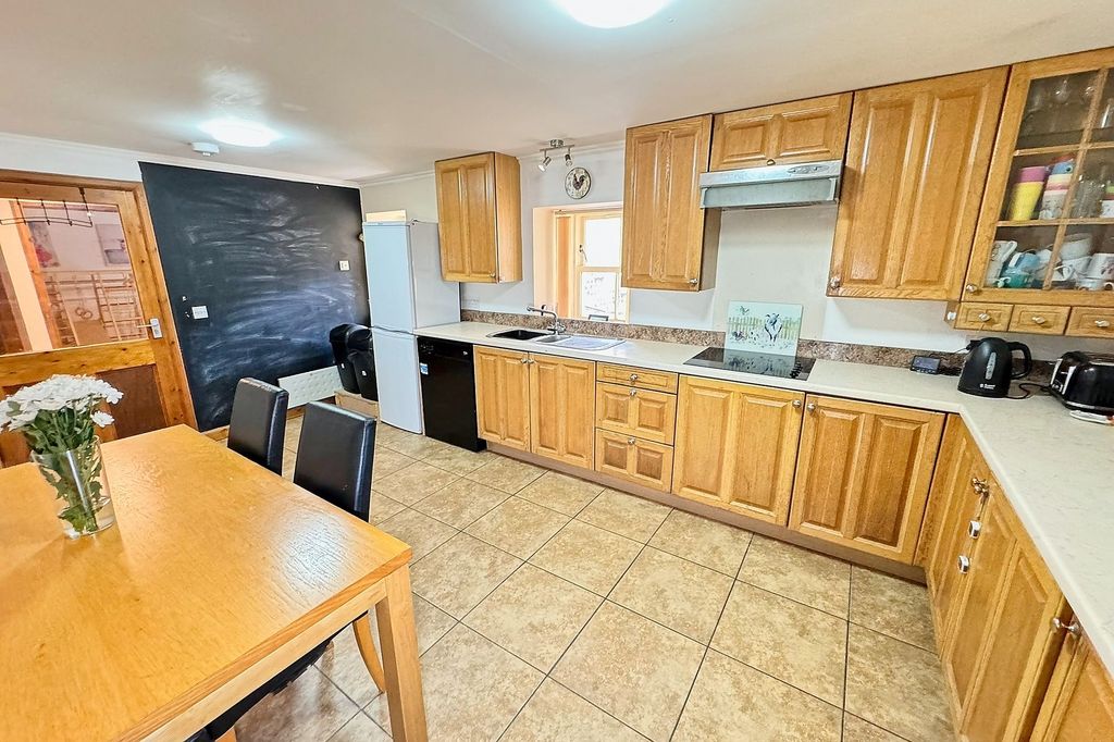 Property photo 3 of 17 Dining Kitchen