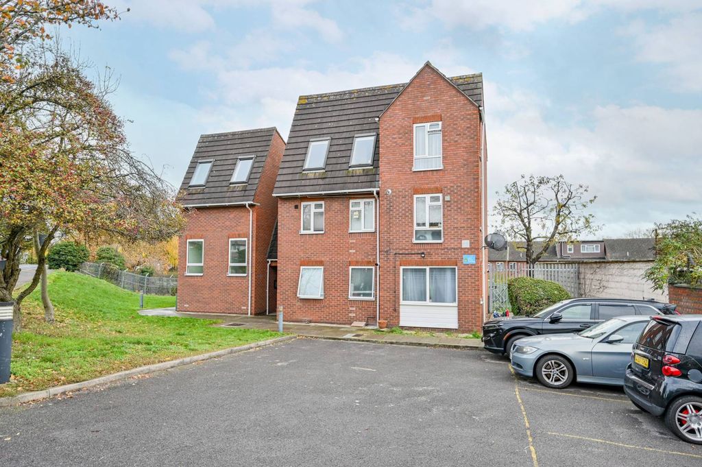 Property photo 1 of 6