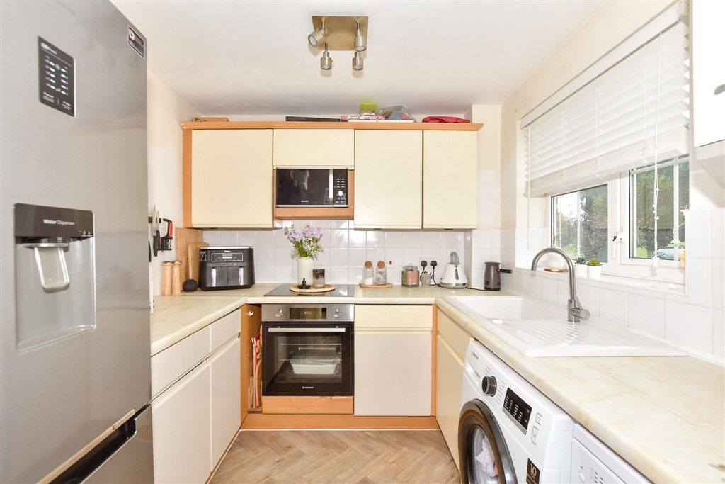 Property photo 3 of 12 Kitchen