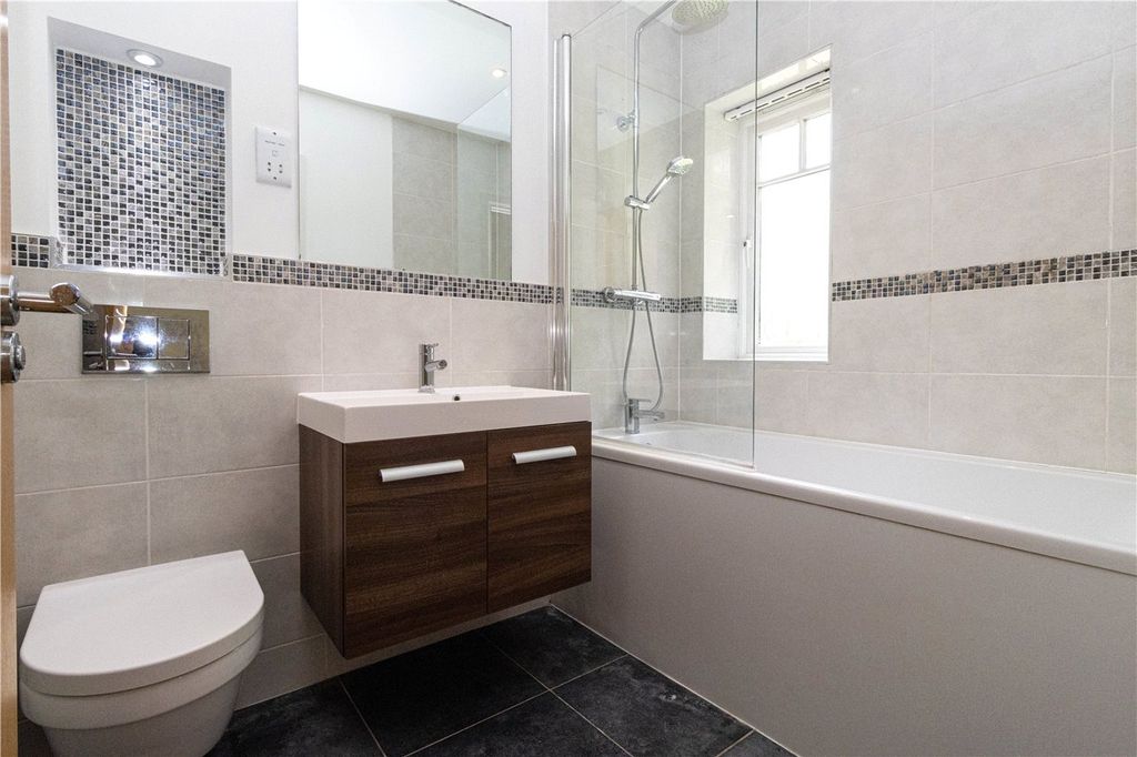 Additional image 9 of 2 bed flat for saleLeyton Road, Harpenden, Hertfordshire AL5
