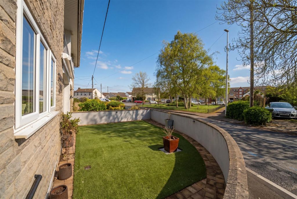 Property photo 2 of 18 Courtyard Garden Area