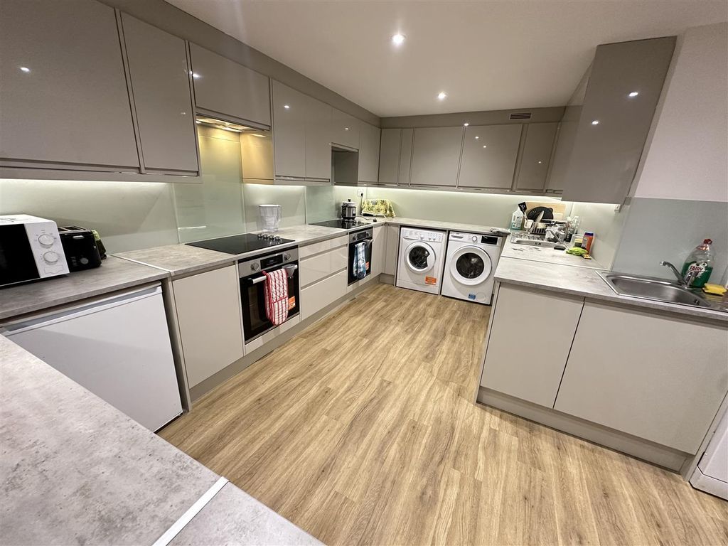 Property photo 2 of 4 Kitchen.Jpg