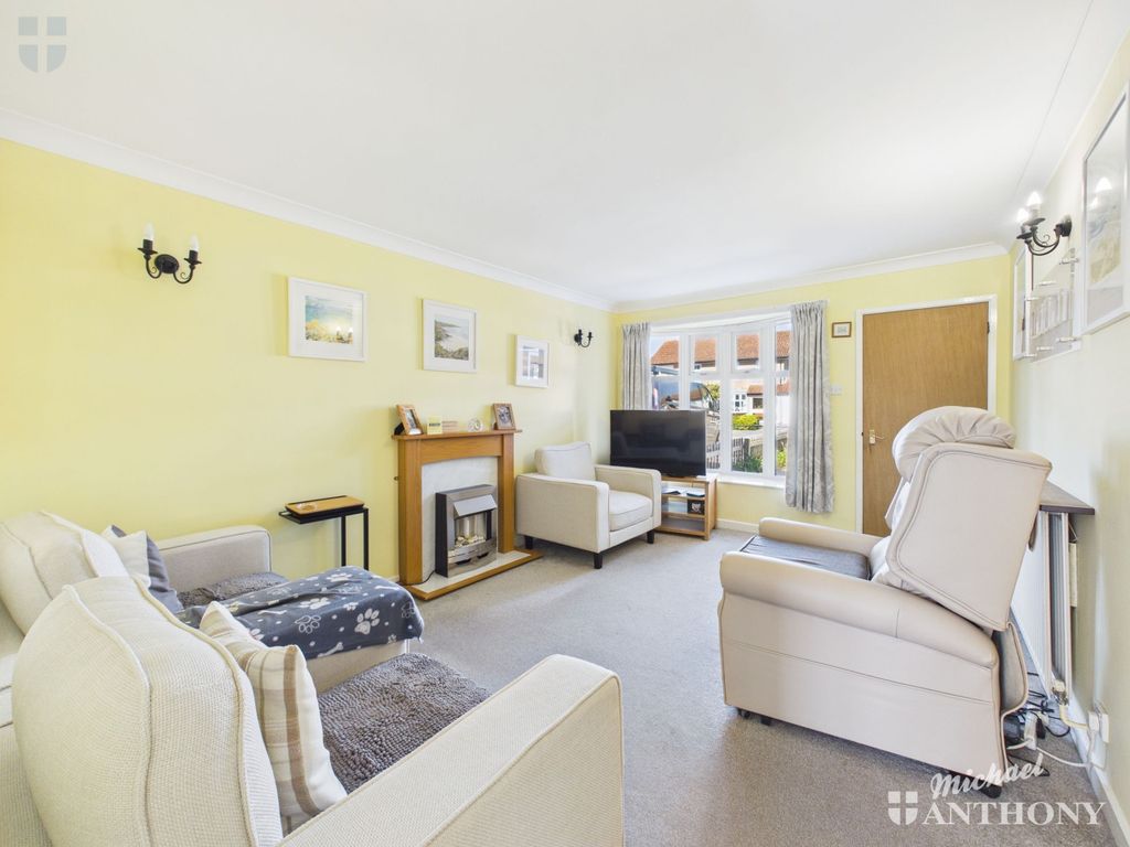 Property photo 3 of 14 Cam03852G0-Pr0618-Still011