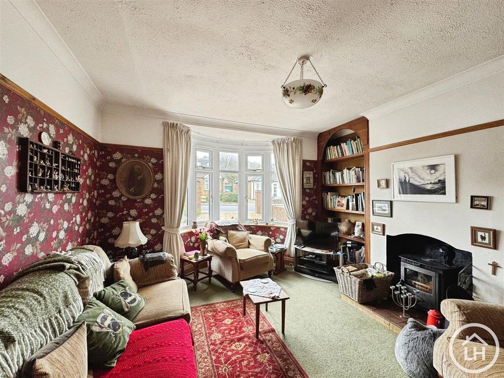 Property photo 2 of 20 Lounge