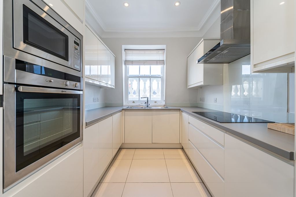 Property photo 3 of 18 Flat-C-23-Warwick...