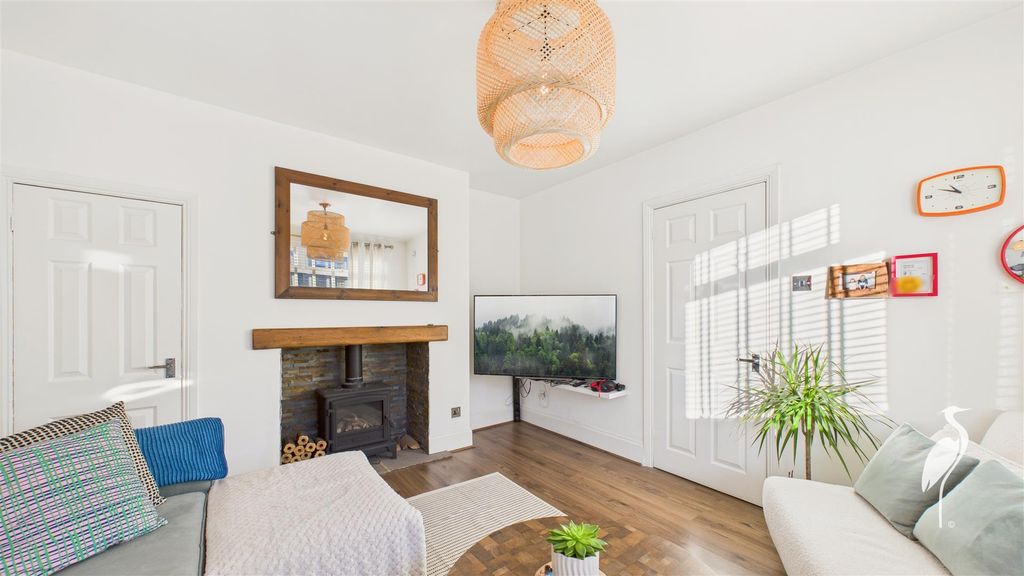 Property photo 2 of 18 Lounge