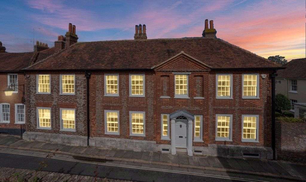 Property photo 1 of 70 Grade II Townhouse