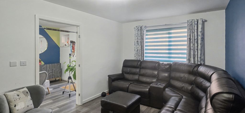 Property photo 2 of 18 6