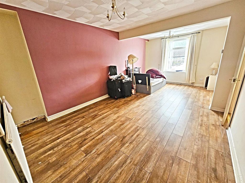 Property photo 2 of 11 Lounge/Diner