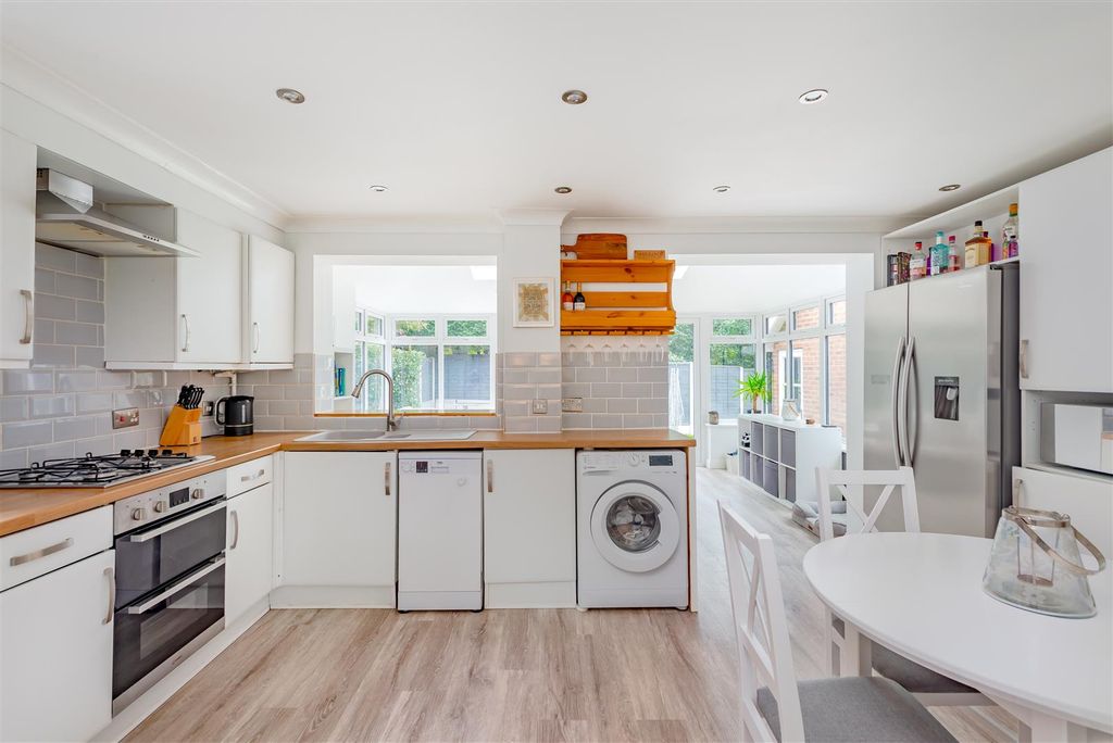 Property photo 3 of 22