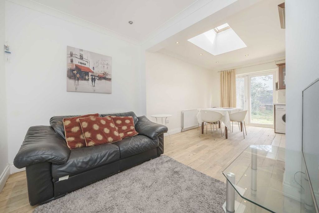 Property photo 2 of 7