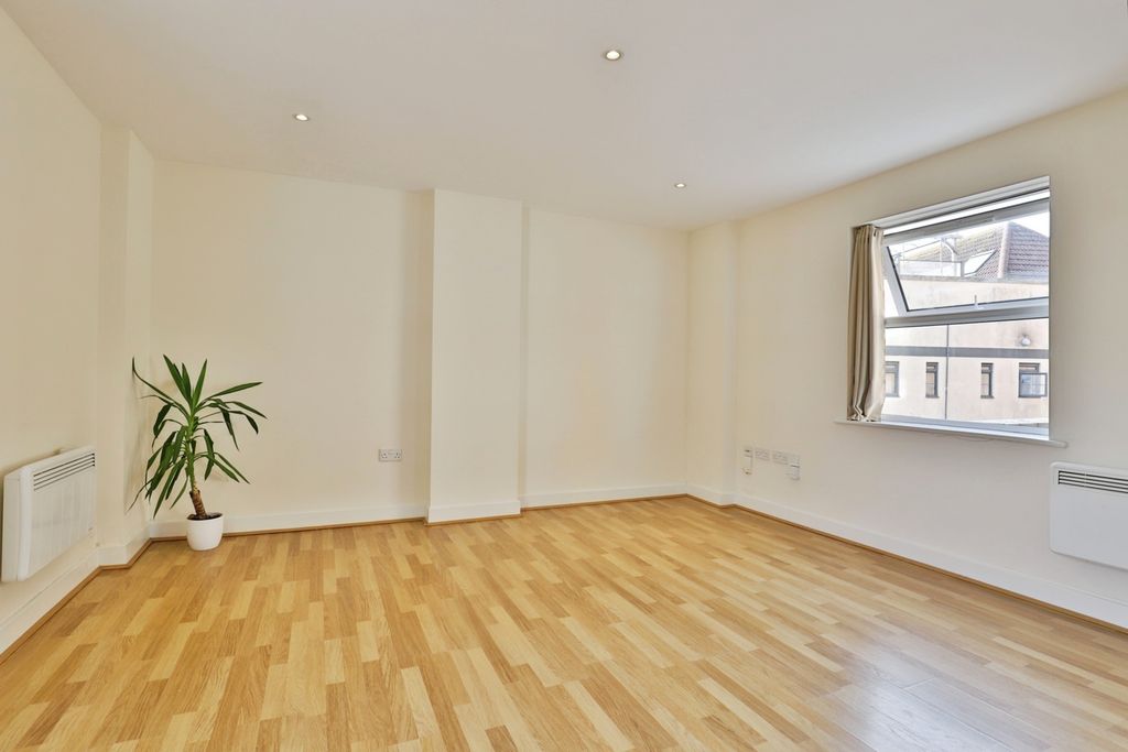 Property photo 3 of 7