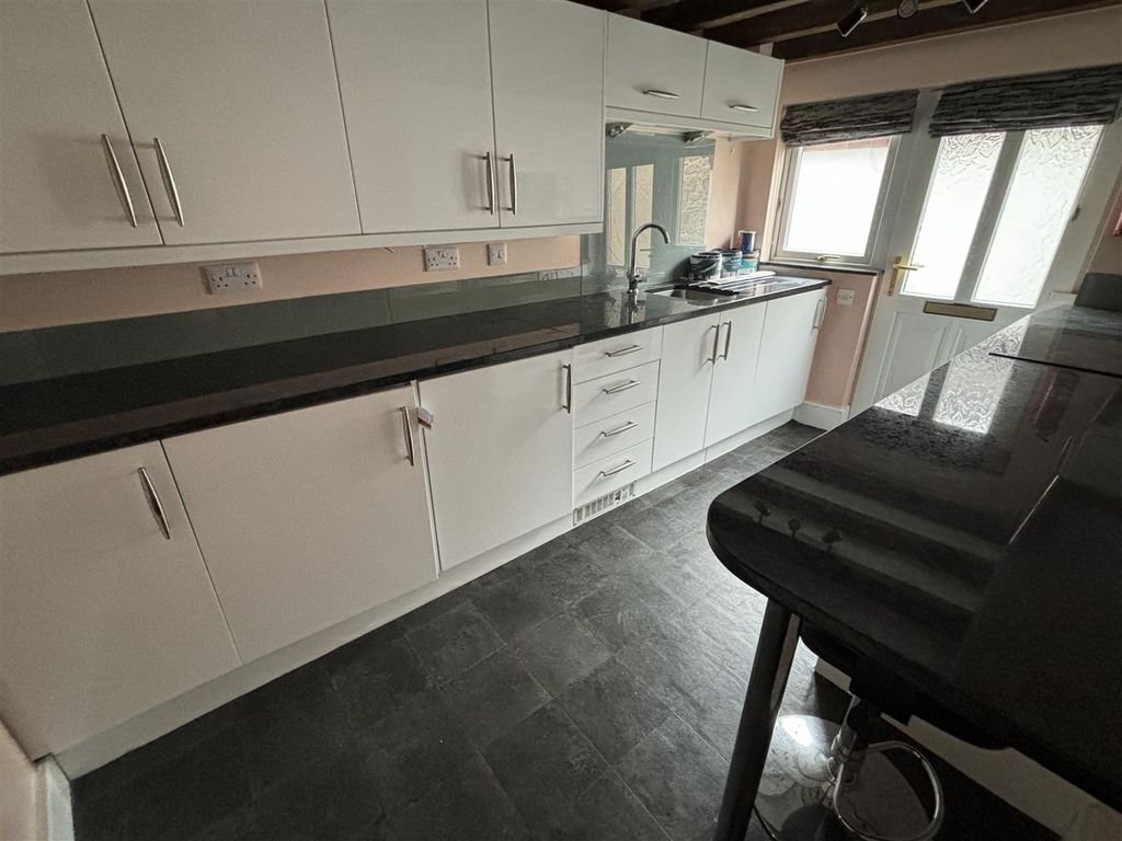 Property photo 3 of 10 Breakfast Kitchen