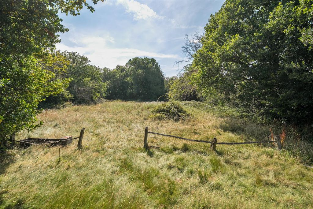 Property photo 2 of 31 142A9E~1.Jpg