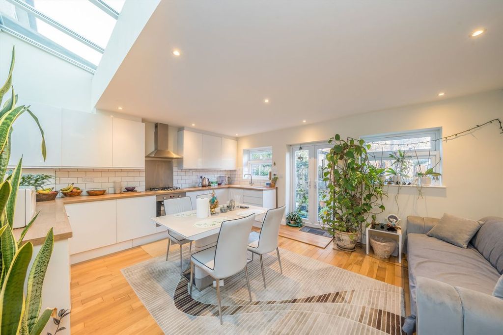 Property photo 3 of 7