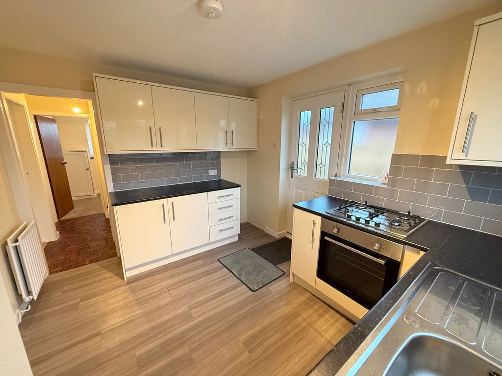 Property photo 3 of 15 Kitchen