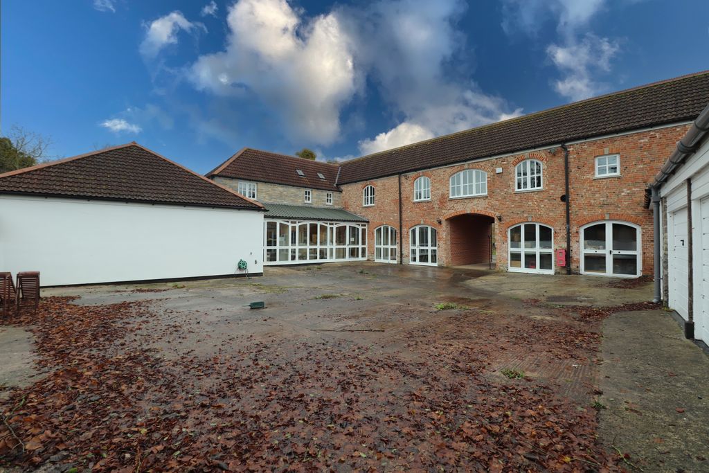 Property photo 1 of 3