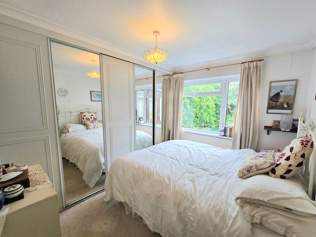 Property photo 2 of 18 Bedroom One