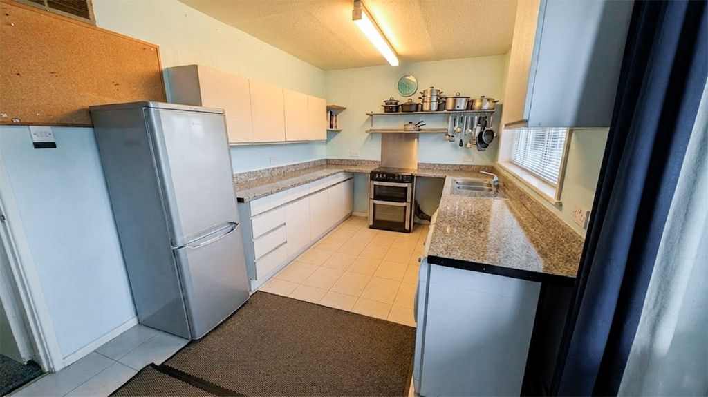 Property photo 3 of 10 Pbox-Img.Jpg