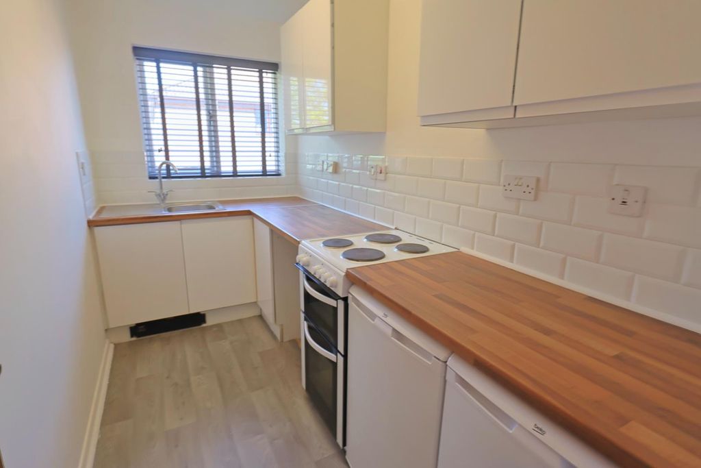 Property photo 2 of 5 Kitchen.Jpg