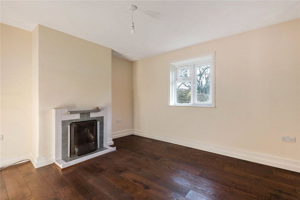 Property photo 3 of 9 Lounge