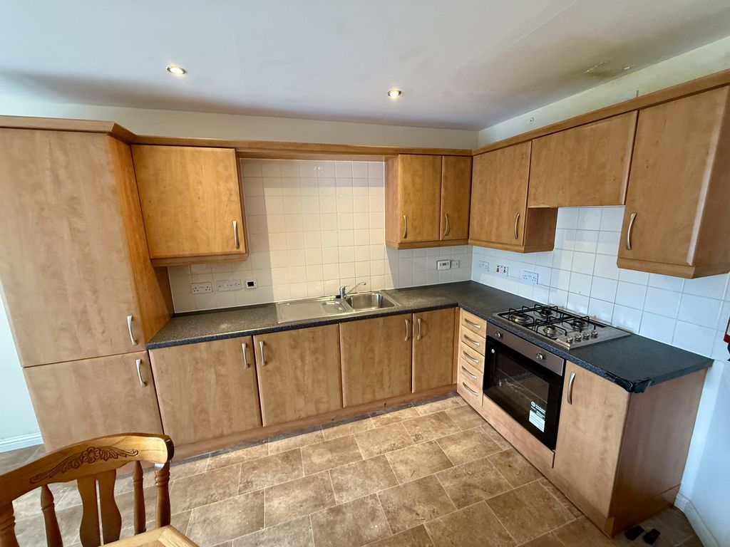 Property photo 2 of 18 Kitchen