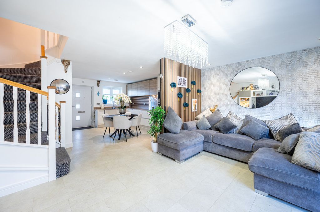 Property photo 1 of 30