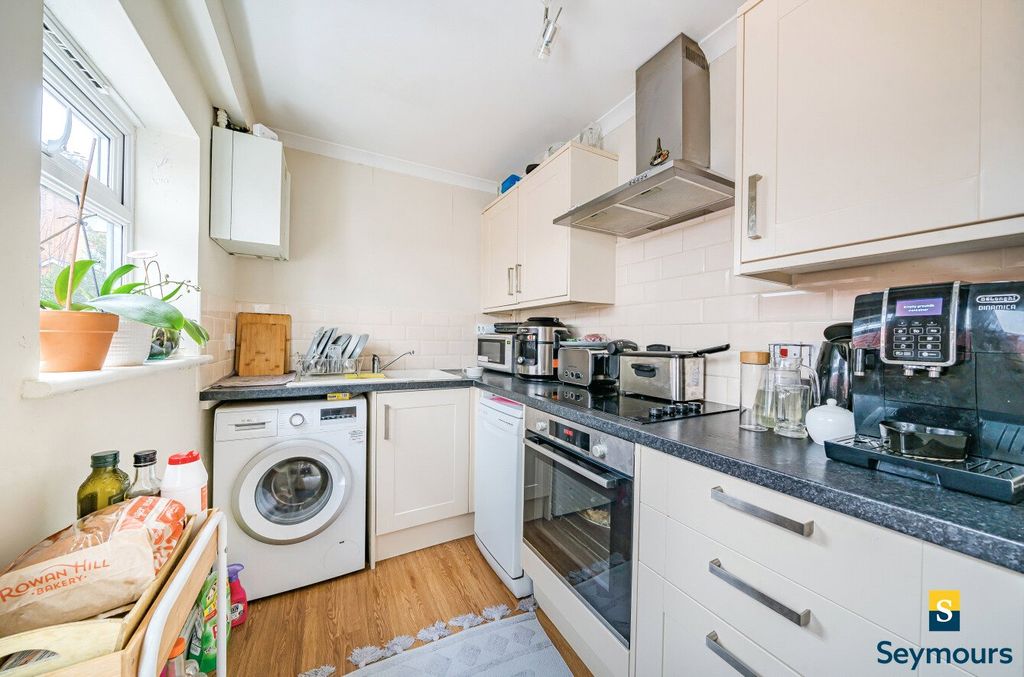 Property photo 3 of 16 Kitchen