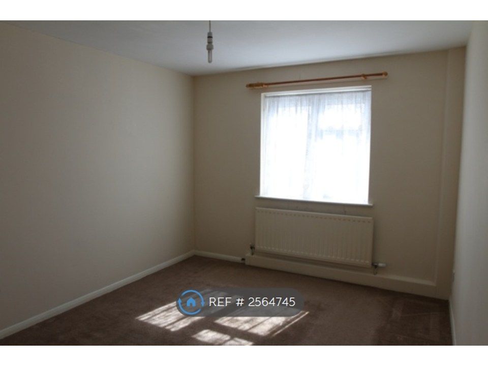 Property photo 3 of 18 Bedroom