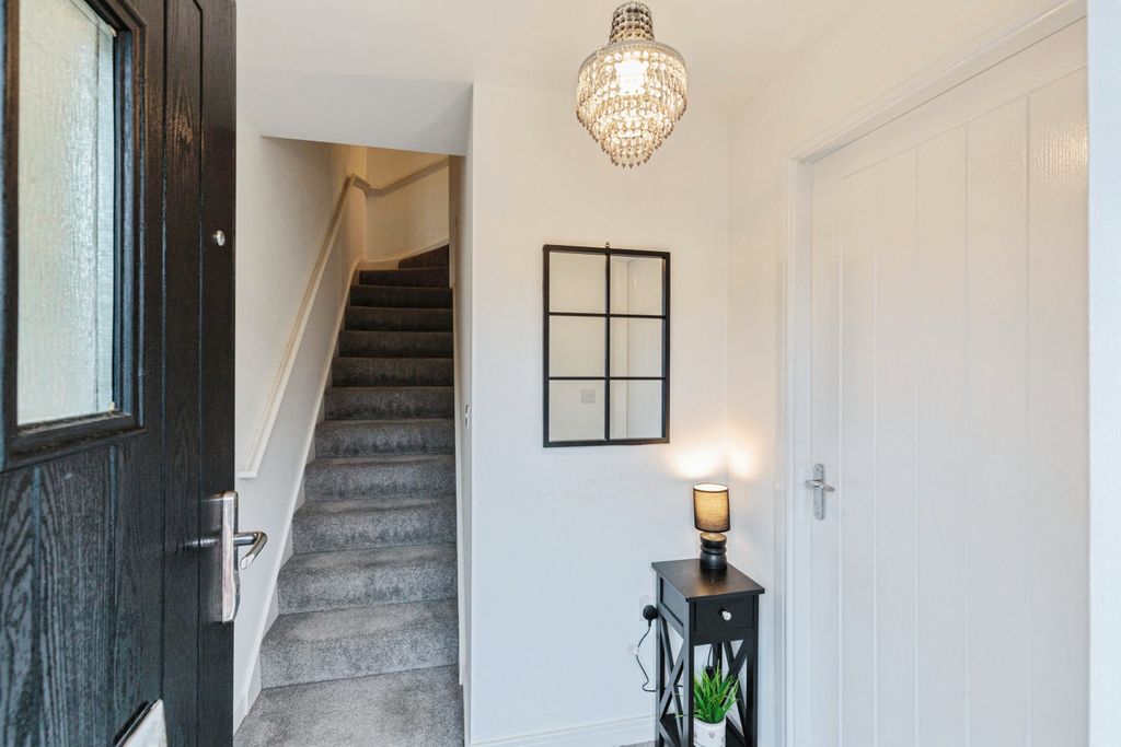 Property photo 2 of 20 Entrance Hallway