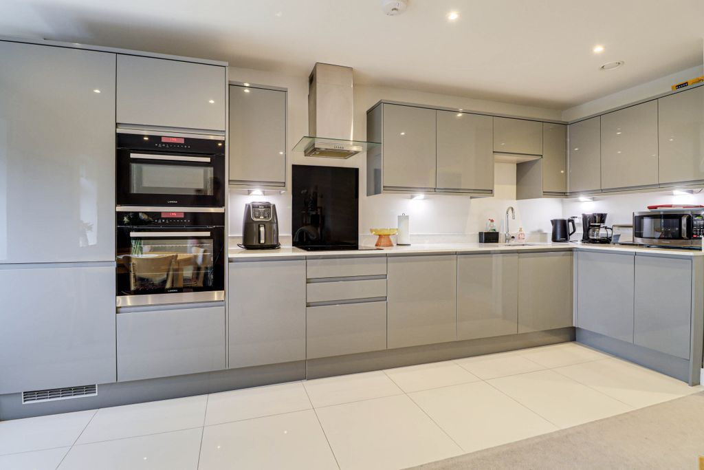 Property photo 3 of 16 Kitchen Area