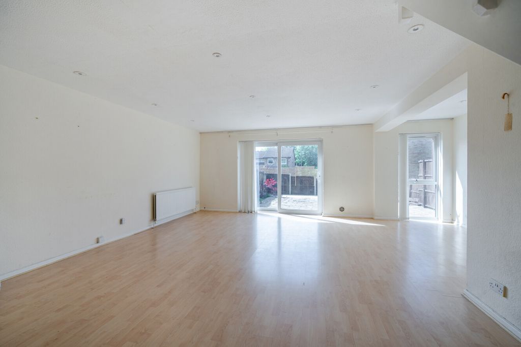 Property photo 2 of 14 1459335-7-6A02F42...