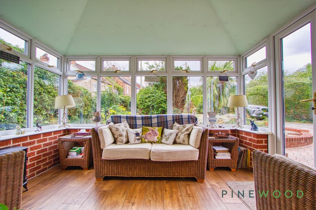 Property photo 3 of 46 Conservatory