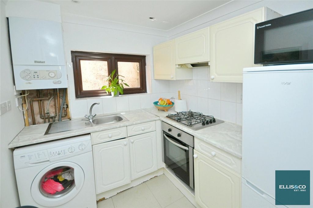 Property photo 2 of 11 Picture No. 27