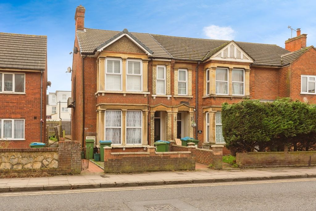 Property photo 2 of 20