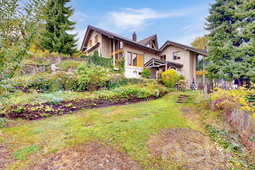 Property photo 2 of 12