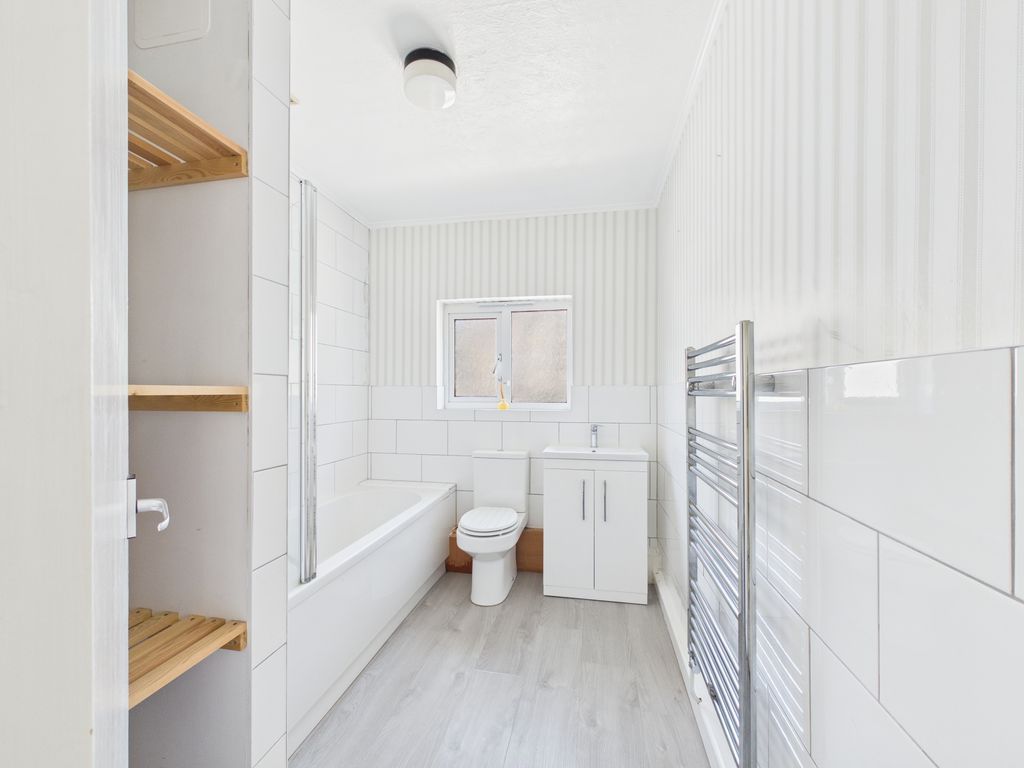 Property photo 3 of 12 Bathroom