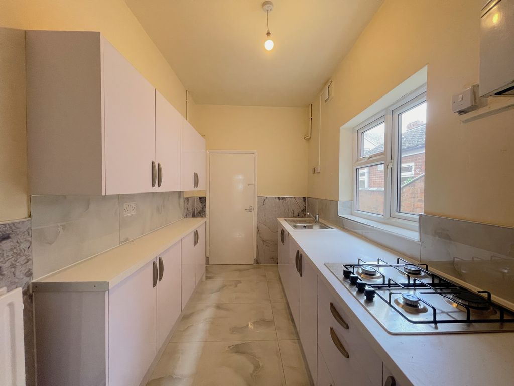 Property photo 2 of 9 Kitchen 