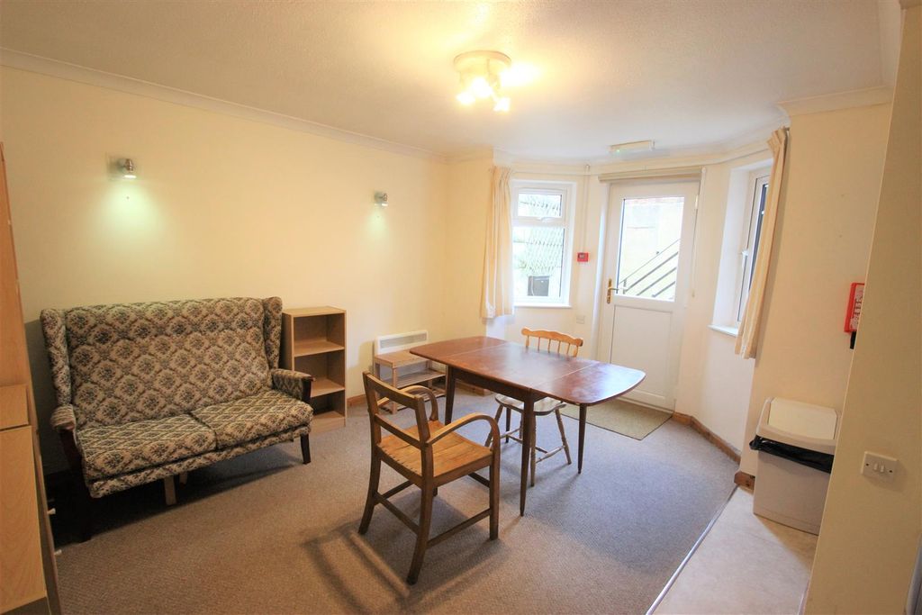 Property photo 3 of 7